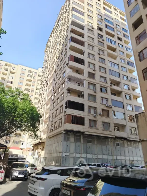Satılır 3 otaqlı yeni tikili 180 m²