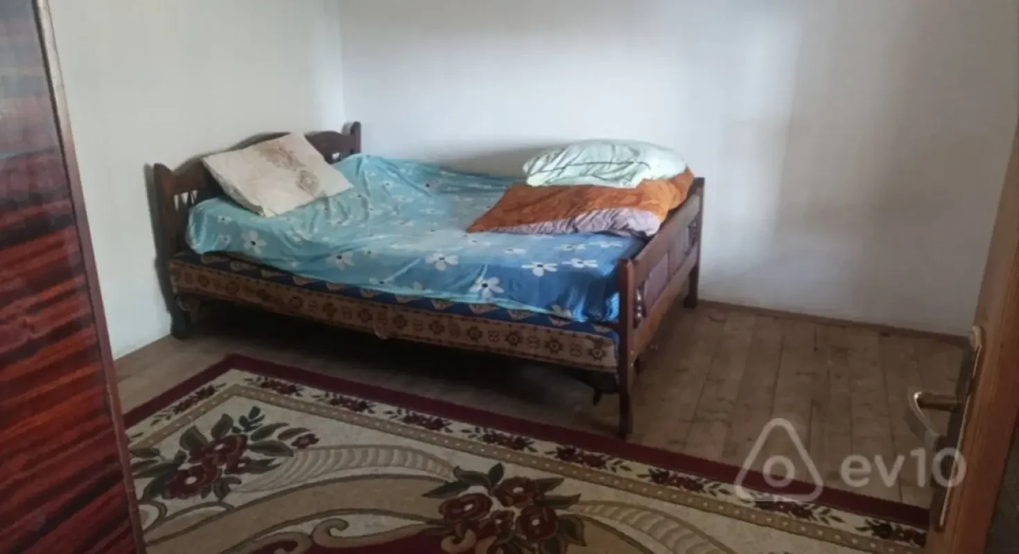 Kirayə verilir 1 otaqlı köhnə tikili 70 m²