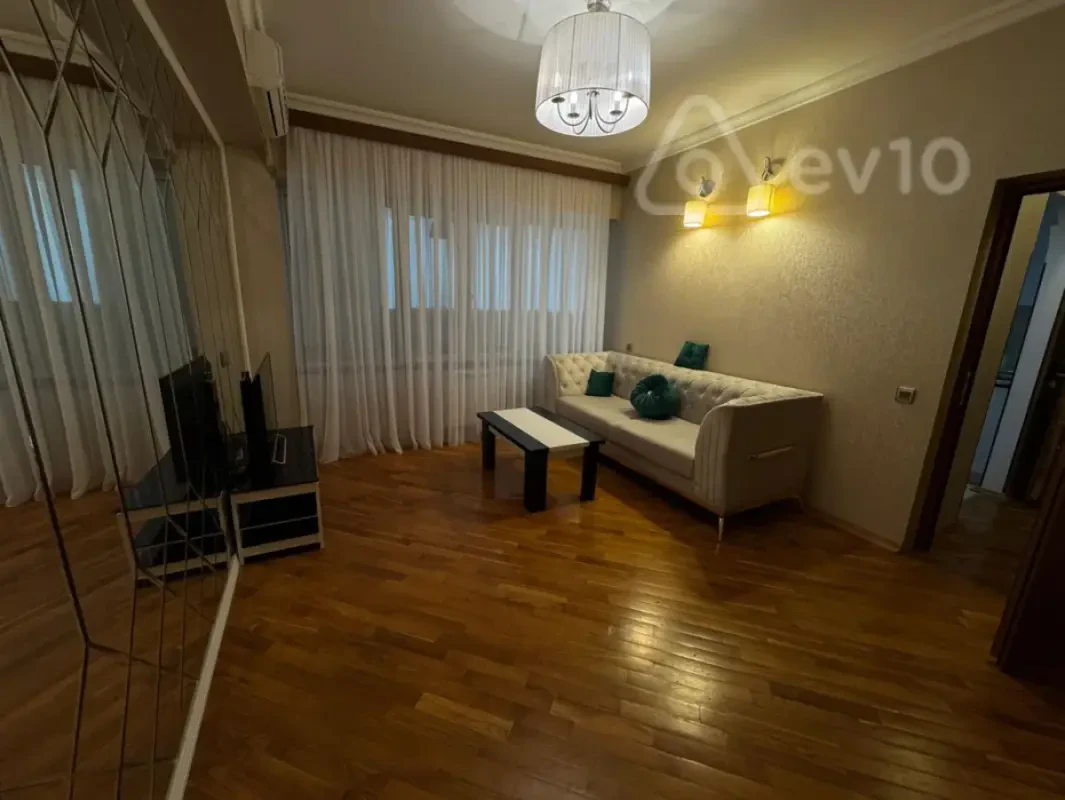 Kirayə verilir 2 otaqlı köhnə tikili 70 m²