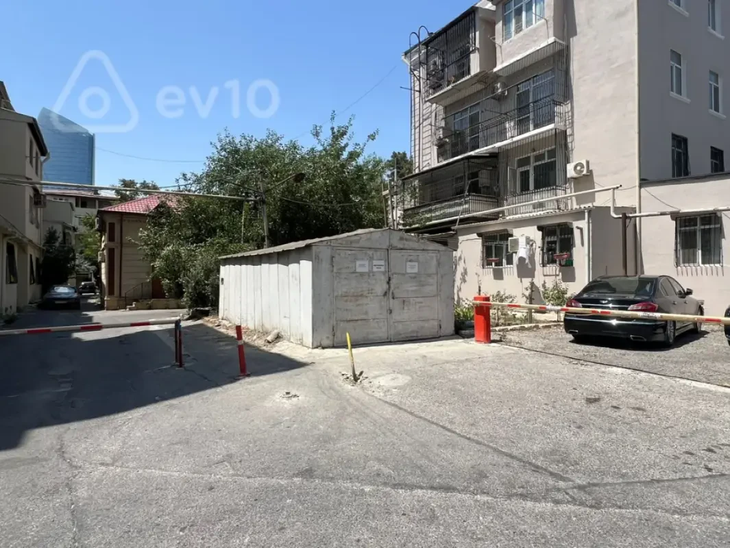 Satılır qaraj 22 m²