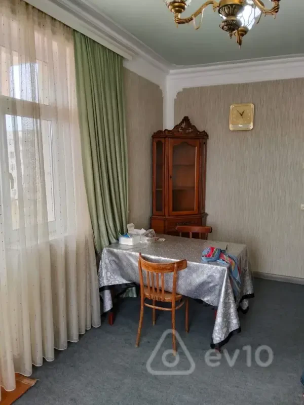 Kirayə verilir 2 otaqlı köhnə tikili 55 m²