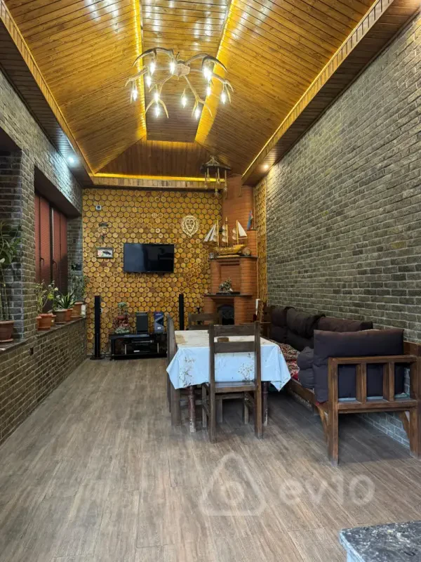 Satılır 8 otaqlı həyət evi 500 m²