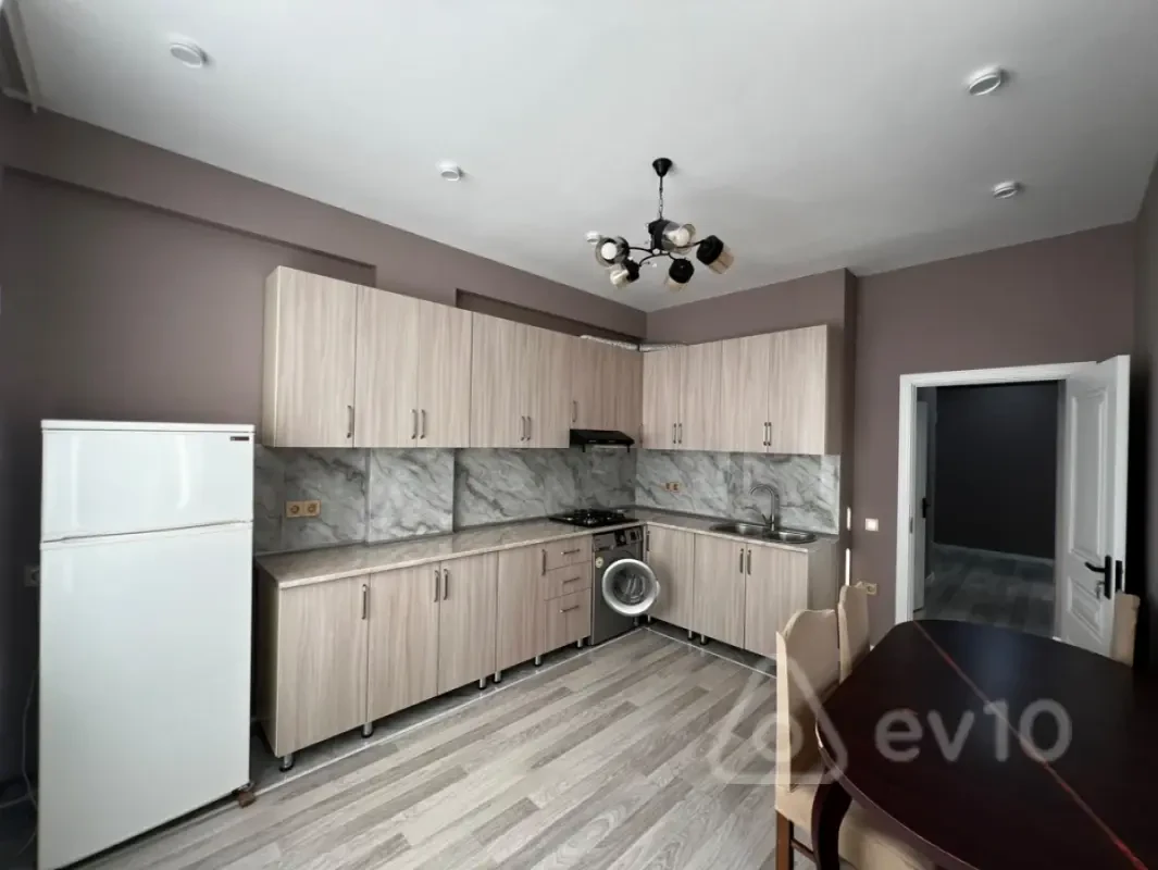 Kirayə verilir 2 otaqlı yeni tikili 78 m²