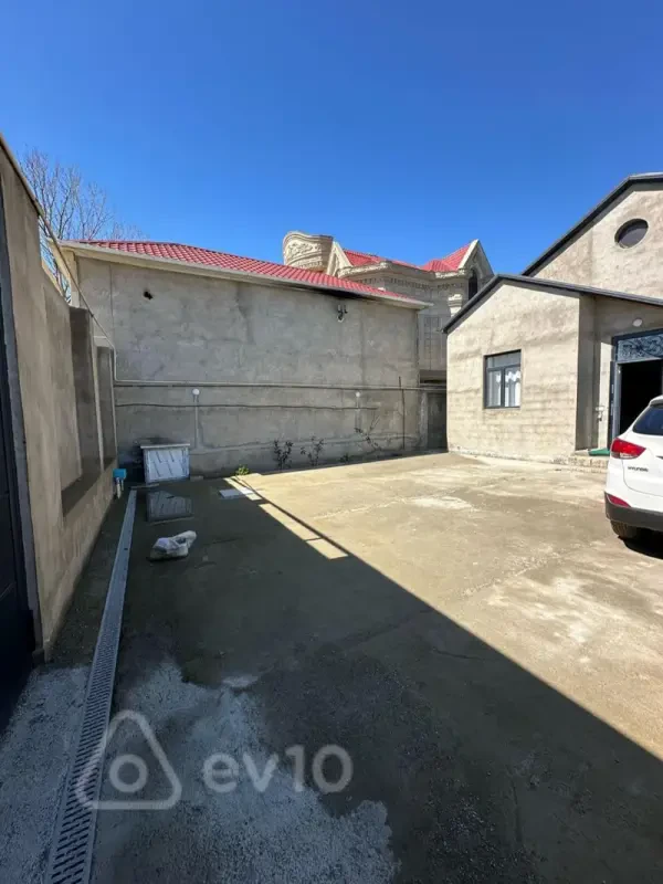 Satılır 4 otaqlı həyət evi 135 m²