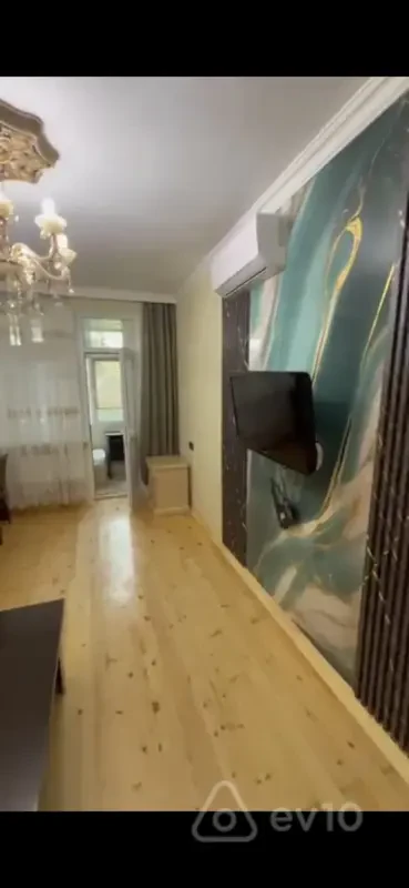 Kirayə verilir 2 otaqlı köhnə tikili 64 m²