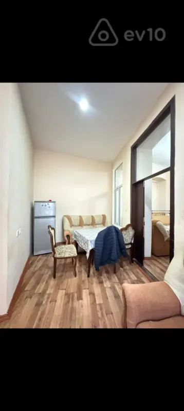 Kirayə verilir 2 otaqlı köhnə tikili 40 m²