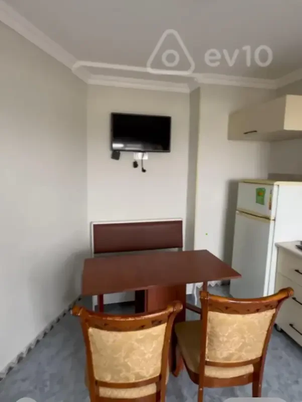 Kirayə verilir 2 otaqlı köhnə tikili 50 m²