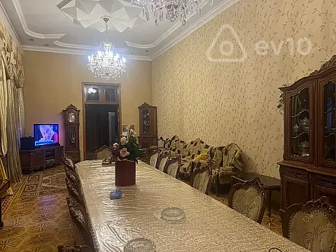 Satılır 10 otaqlı köhnə tikili 390 m² — Bakı, Səbail 10 otaq 390.00 m²