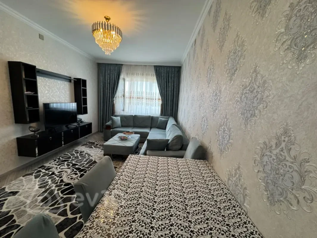 Satılır 2 otaqlı köhnə tikili 65 m²
