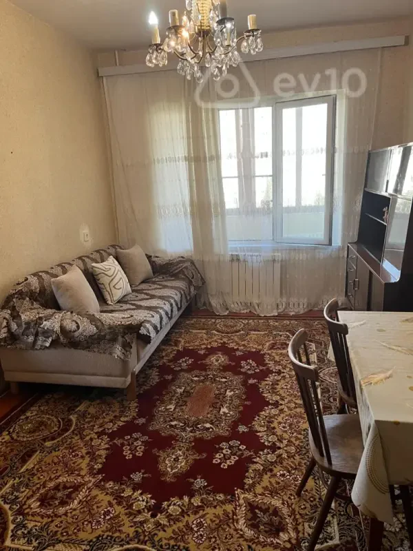 Kirayə verilir 2 otaqlı köhnə tikili 60 m²