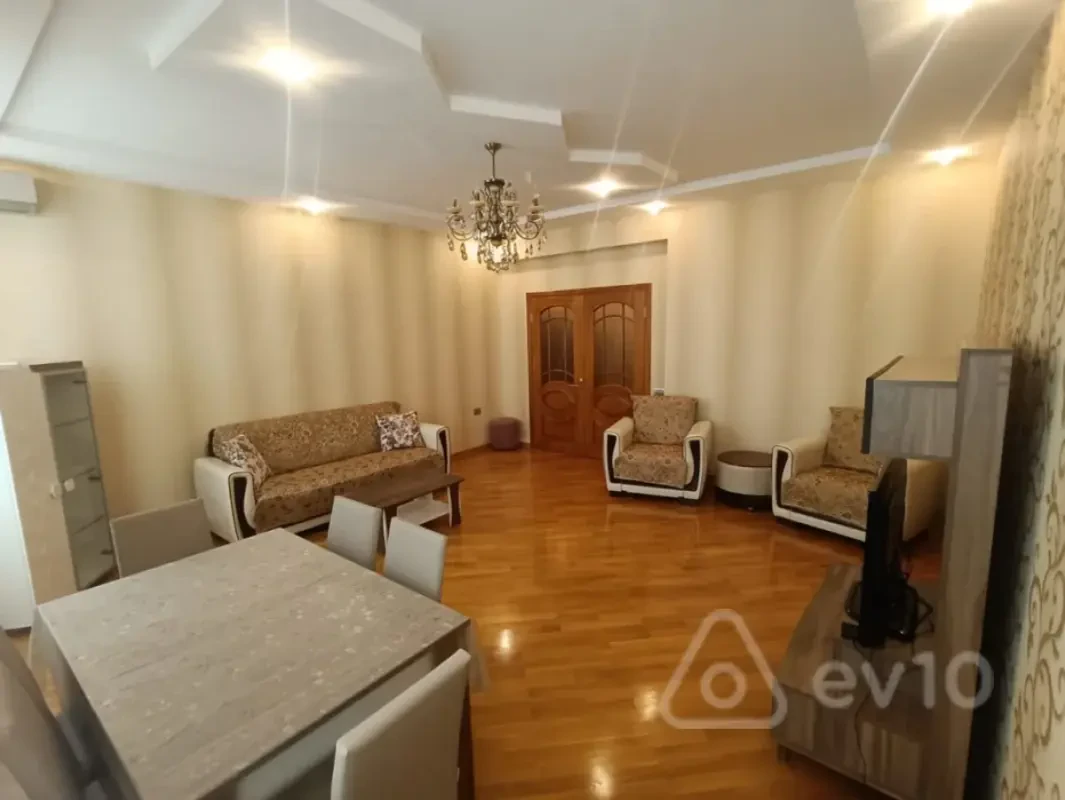Kirayə verilir 3 otaqlı yeni tikili 137 m²