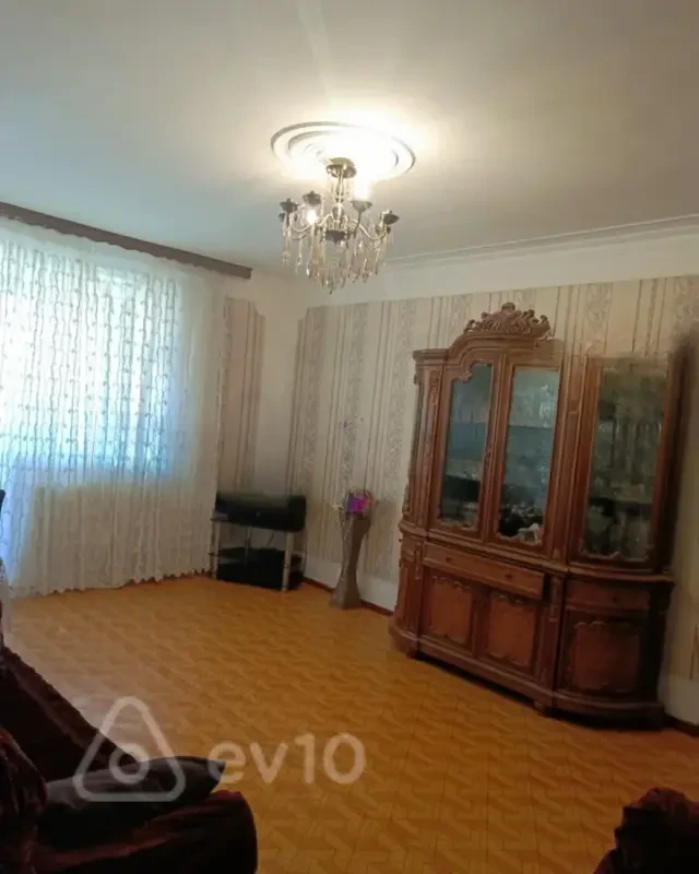 Satılır 4 otaqlı köhnə tikili 110 m²