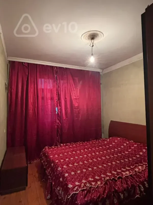 Kirayə verilir 3 otaqlı köhnə tikili 70 m²