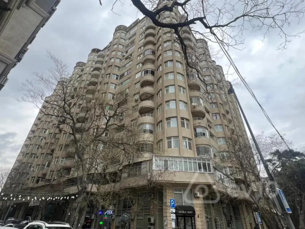Satılır 3 otaqlı yeni tikili 115 m²