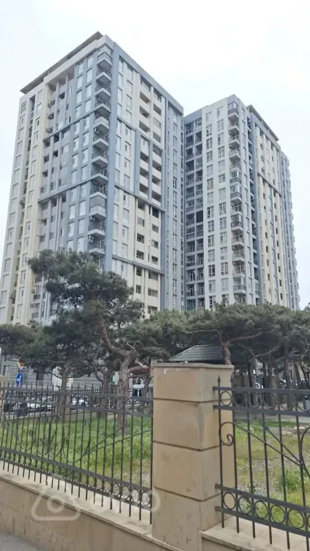 Satılır 4 otaqlı yeni tikili 215 m²