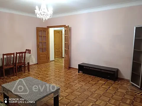 Kirayə verilir 3 otaqlı köhnə tikili 90 m² — Bakı, Yasamal 3 otaq 90.00 m²