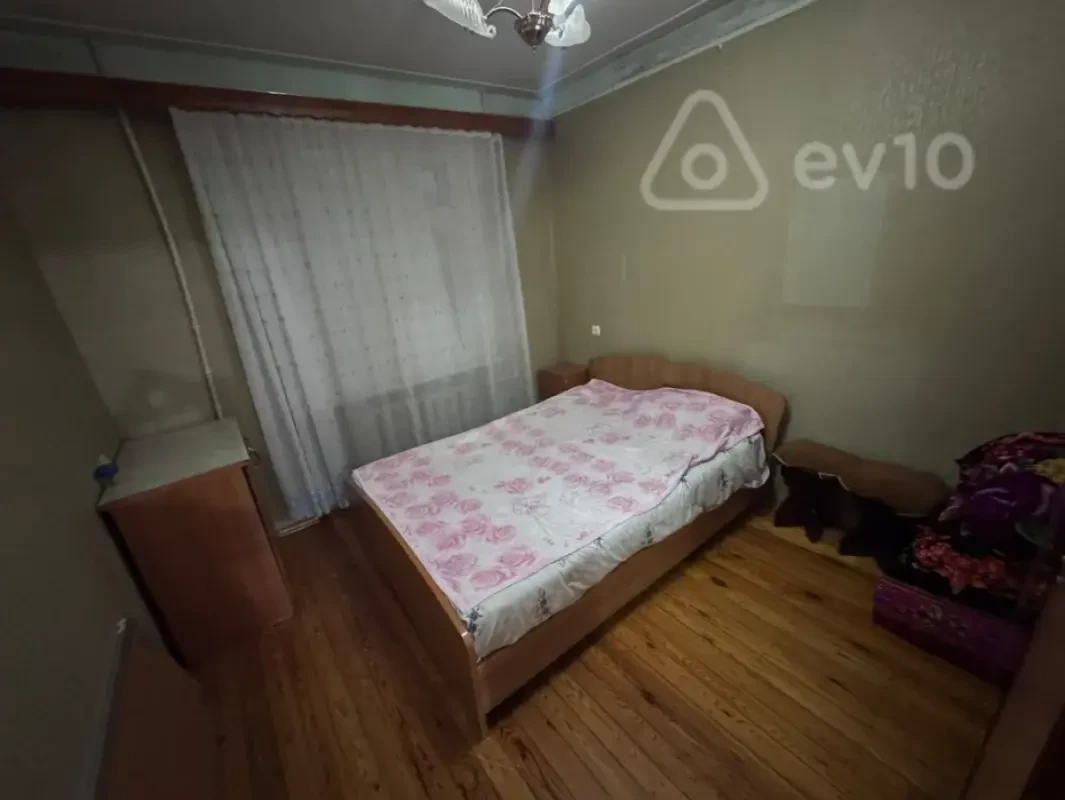 Kirayə verilir 2 otaqlı köhnə tikili 60 m²