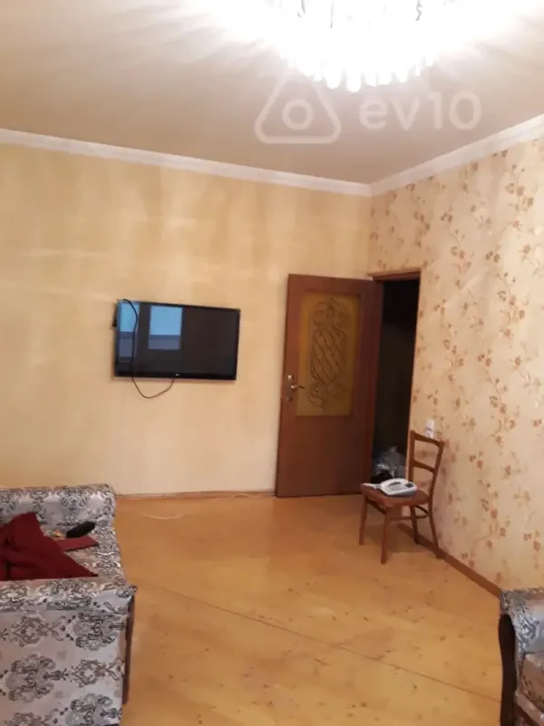 Kirayə verilir 2 otaqlı köhnə tikili 60 m²