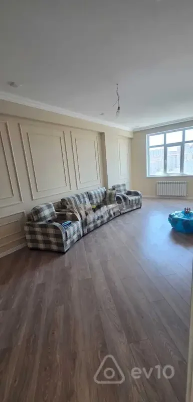 Kirayə verilir 3 otaqlı yeni tikili 150 m²