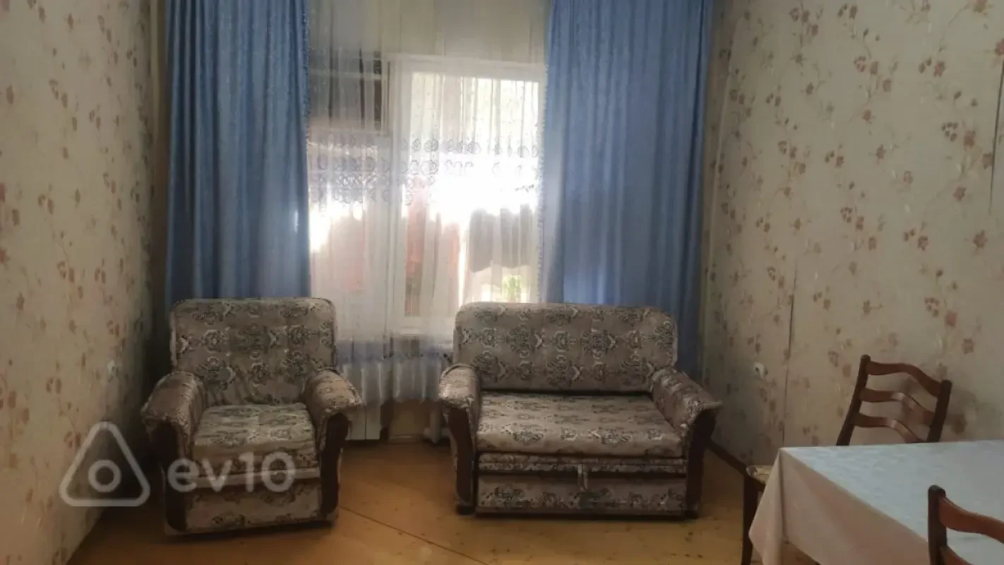 Kirayə verilir 2 otaqlı köhnə tikili 55 m²