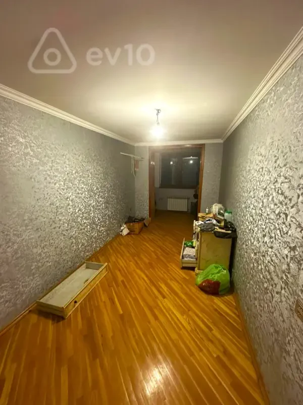 Satılır 4 otaqlı köhnə tikili 92 m²