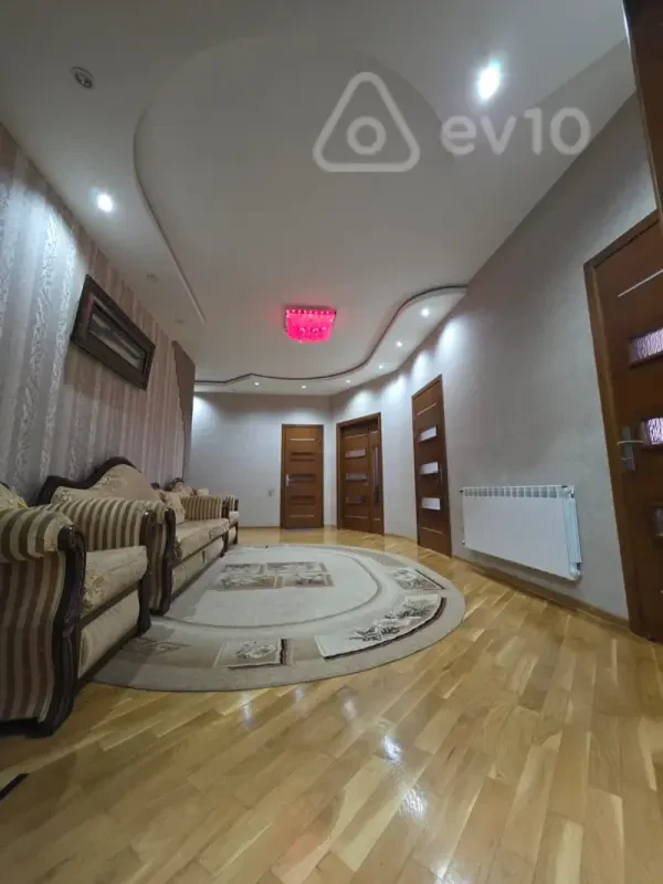 Satılır 3 otaqlı yeni tikili 130 m²
