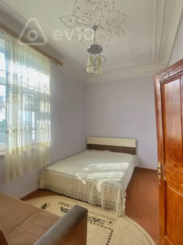 Kirayə verilir 2 otaqlı köhnə tikili 65 m²