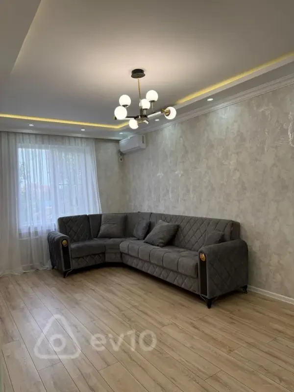 Kirayə verilir 2 otaqlı köhnə tikili 60 m²
