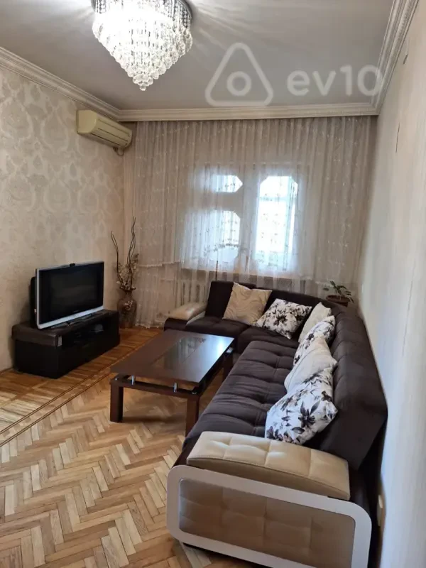 Kirayə verilir 3 otaqlı köhnə tikili 80 m²