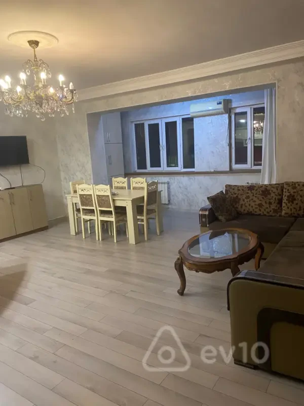 Kirayə verilir 3 otaqlı köhnə tikili 70 m²
