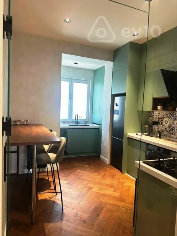 Kirayə verilir 2 otaqlı köhnə tikili 60 m²