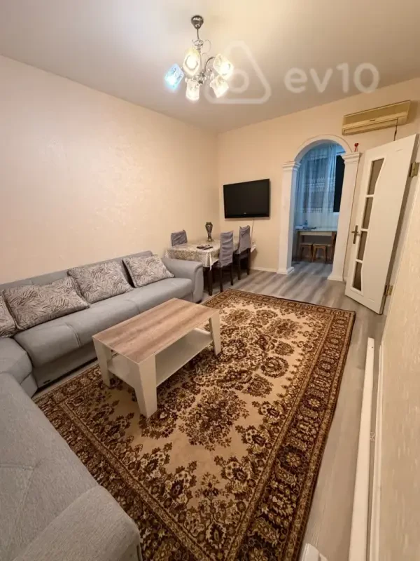 Kirayə verilir 2 otaqlı köhnə tikili 55 m²