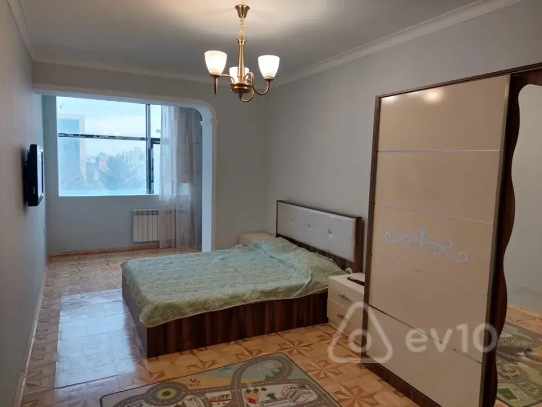 Kirayə verilir 3 otaqlı köhnə tikili 110 m²