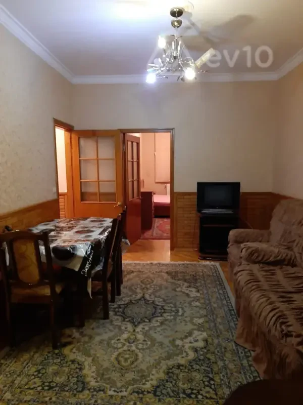Kirayə verilir 2 otaqlı köhnə tikili 50 m²
