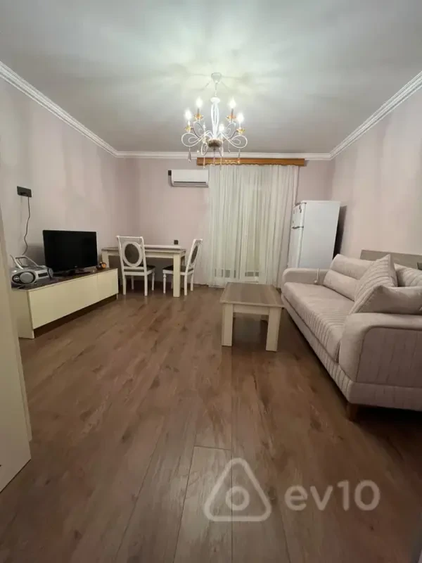 Kirayə verilir 2 otaqlı köhnə tikili 35 m²