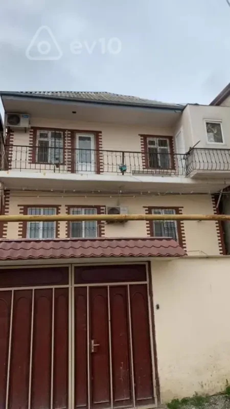 Satılır 4 otaqlı həyət evi 300 m²