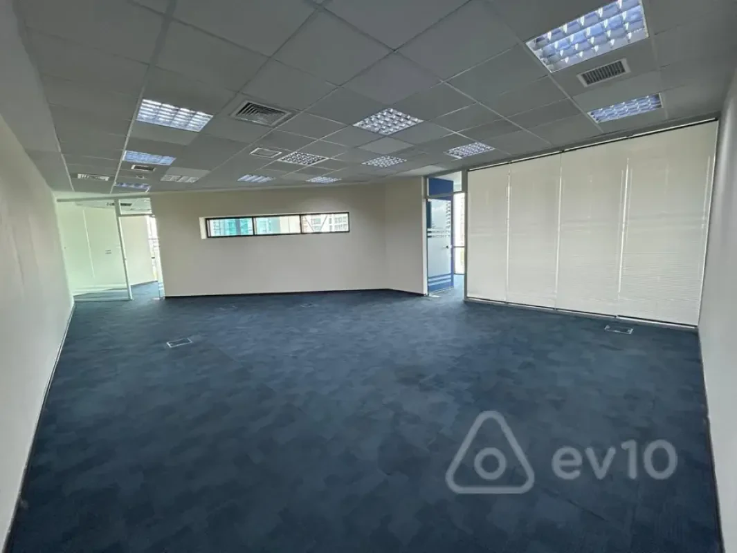 Kirayə verilir 3 otaqlı ofis 92 m²