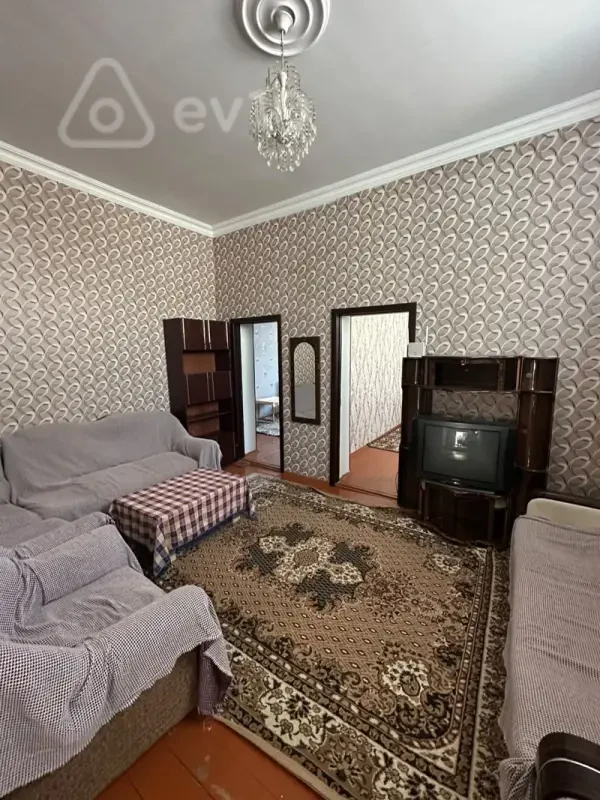 Kirayə verilir 3 otaqlı köhnə tikili 90 m²