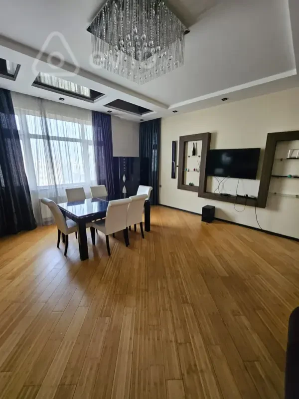 Satılır 3 otaqlı yeni tikili 136 m²