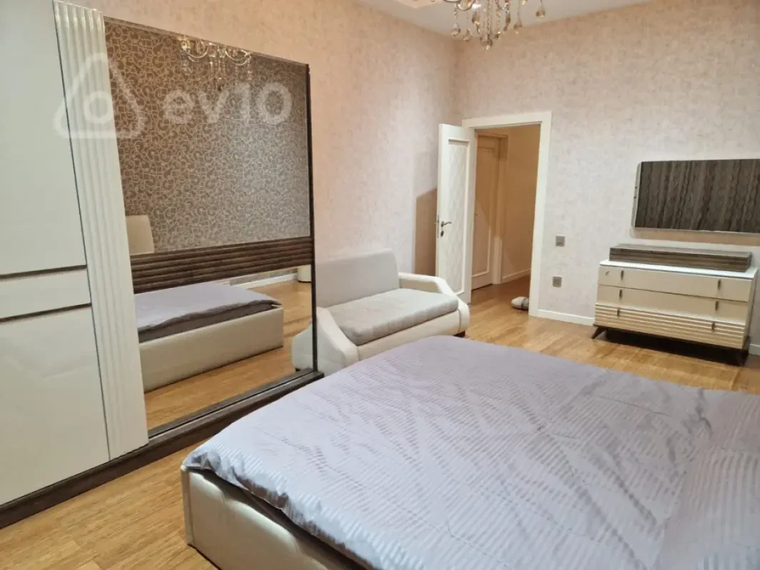 Kirayə verilir 4 otaqlı yeni tikili 185 m²