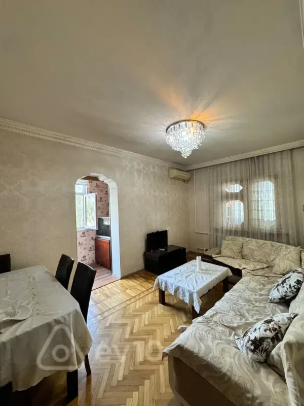 Kirayə verilir 3 otaqlı köhnə tikili 110 m²