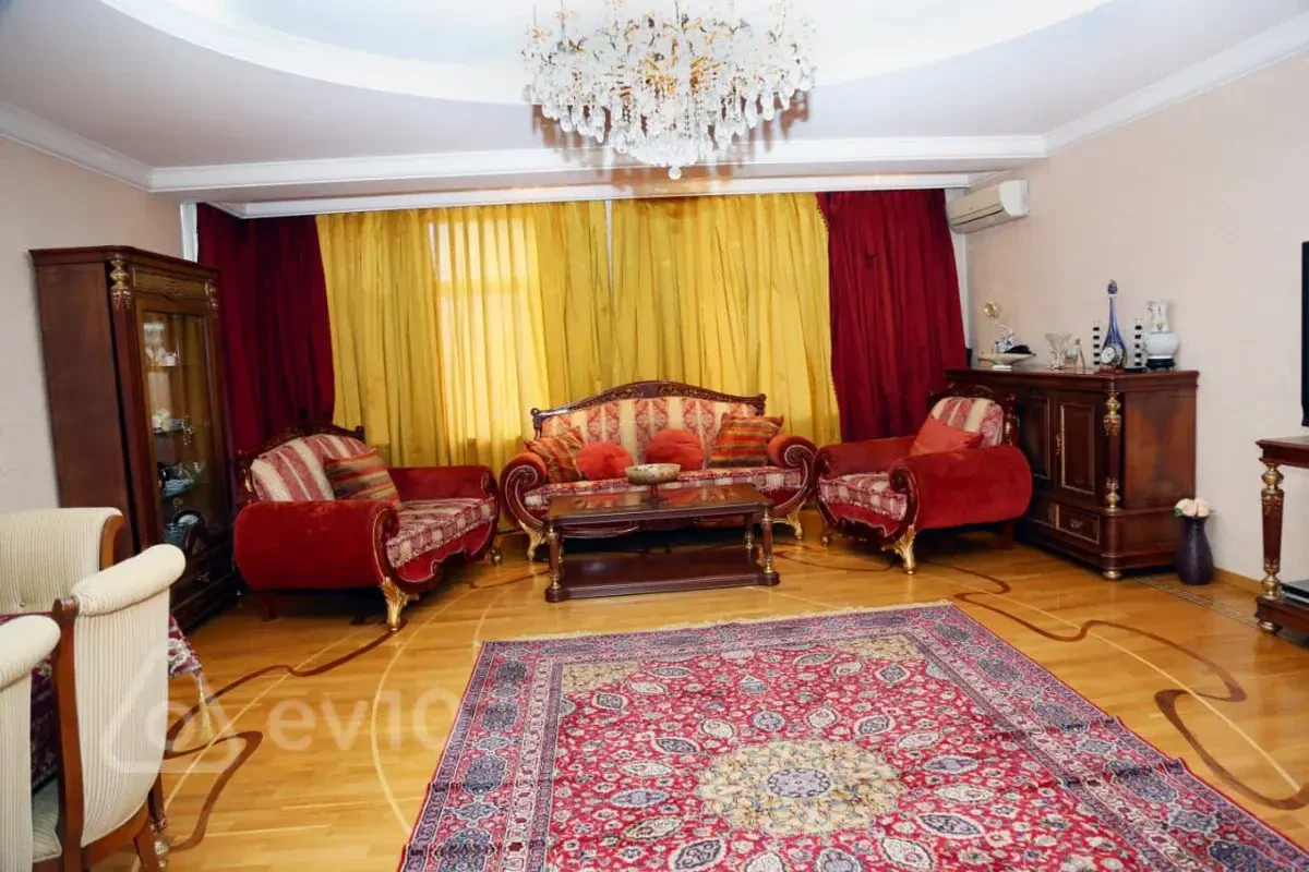 Kirayə verilir 4 otaqlı yeni tikili 240 m²