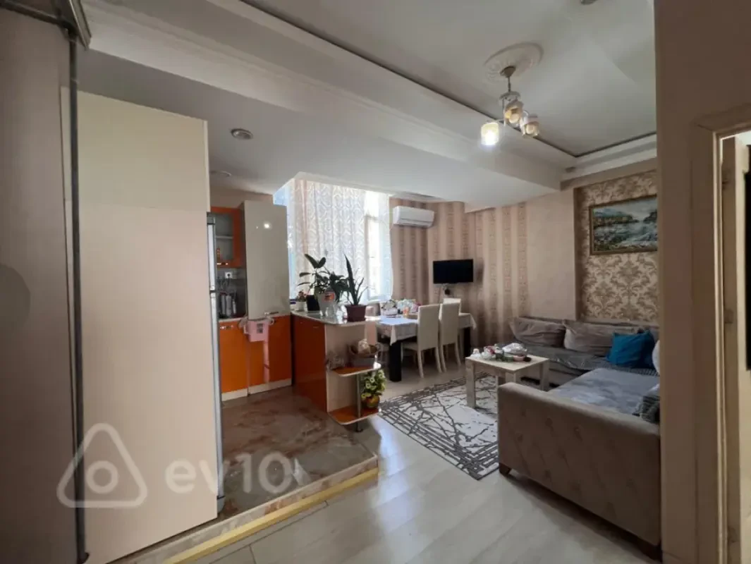 Kirayə verilir 3 otaqlı köhnə tikili 68 m²