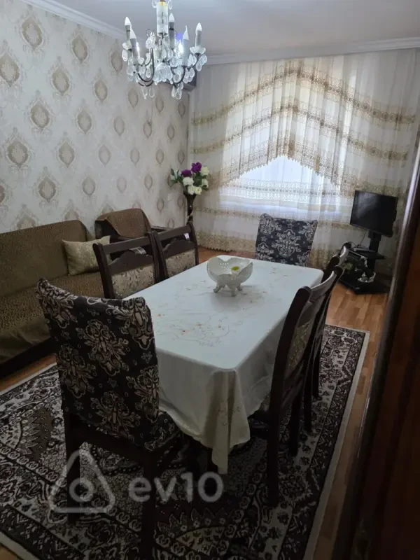 Kirayə verilir 3 otaqlı köhnə tikili 80 m²