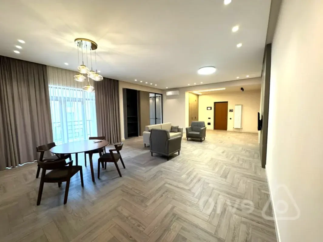 Kirayə verilir 3 otaqlı yeni tikili 160 m²