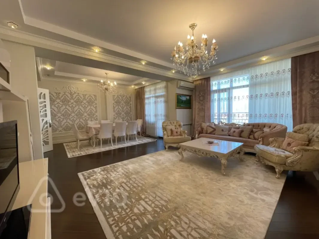Satılır 4 otaqlı yeni tikili 240 m²