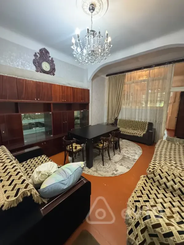 Kirayə verilir 3 otaqlı köhnə tikili 60 m²