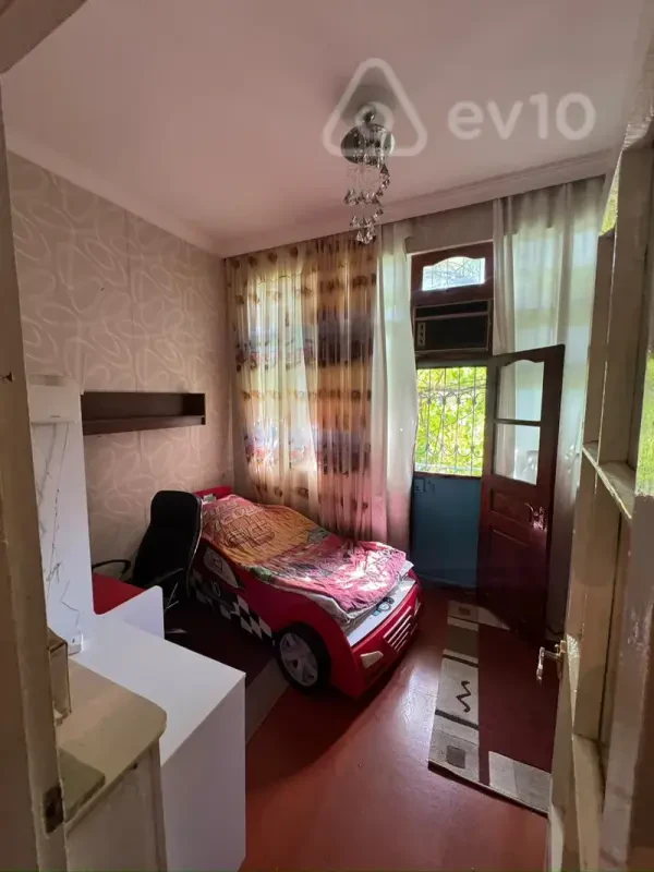 Kirayə verilir 3 otaqlı köhnə tikili 60 m²