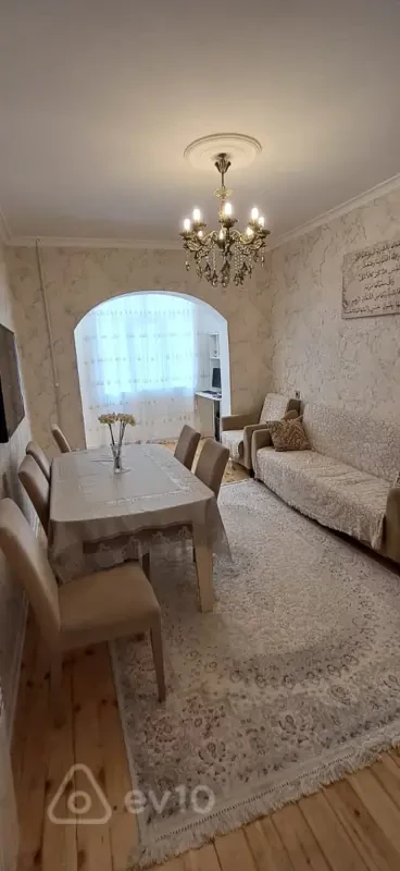 Satılır 2 otaqlı köhnə tikili 60 m²