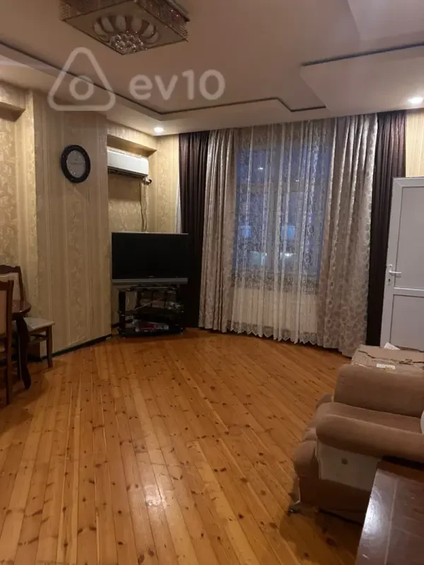 Kirayə verilir 2 otaqlı yeni tikili 65 m²
